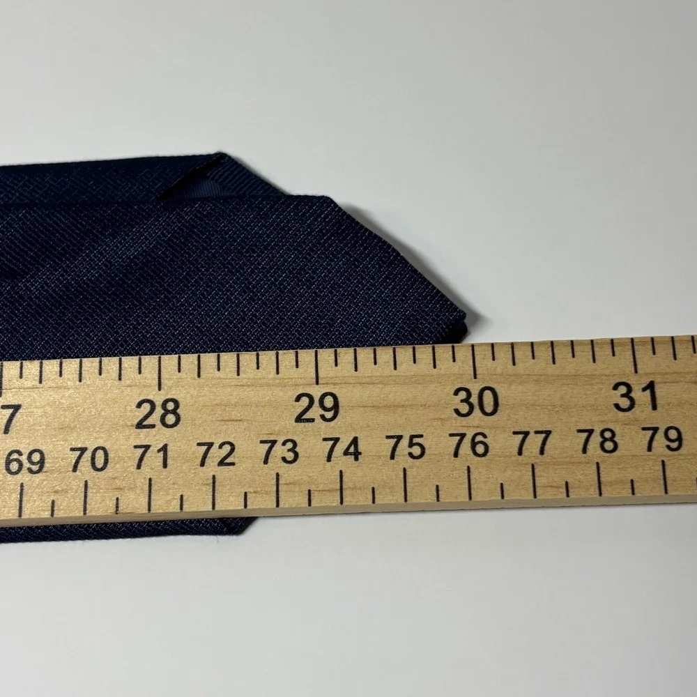 Banana Republic Necktie Mens OS Navy Blue 100% Silk Textured Solid Formal Preppy